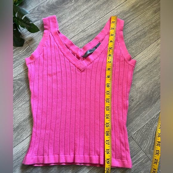 Hillard & Hanson Pink Knit V-Neck Ribbed Sleeveless Top. Size S - Picture 6 of 6